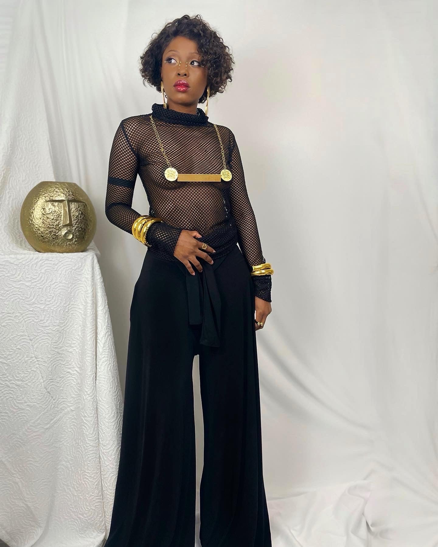 JEWELZ ONSUNDAY | Black Crochet Netting Gold Bangle Loose Shirt